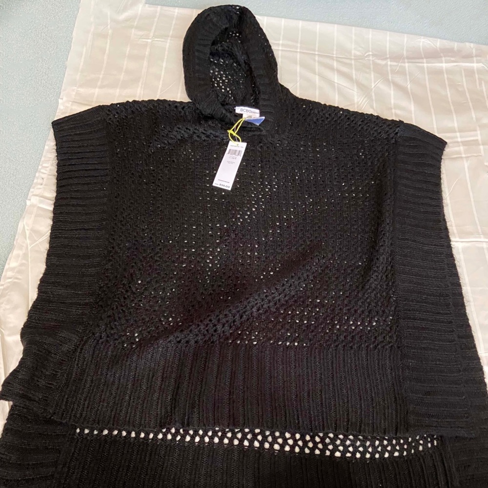 Sleeveless open knit poncho